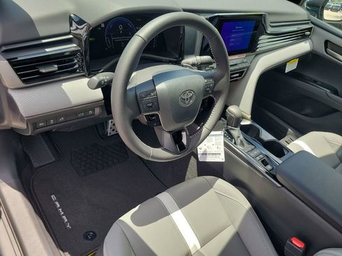 New 2026 Toyota Camry SE w/ Convenience Package FWD image 7