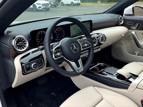 Used 2023 Mercedes-Benz CLA 250 4MATIC image 13