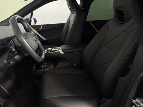 Used 2023 BMW iX xDrive50 w/ Sport Package AWD/4WD image 21
