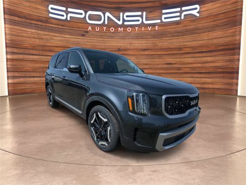Used 2023 Kia Telluride EX w/ EX Captain's Chair Package AWD/4WD image 8