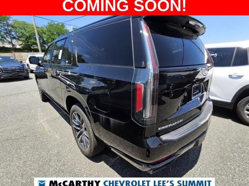 Used 2023 Cadillac Escalade ESV Sport w/ Touring Package AWD/4WD image 3