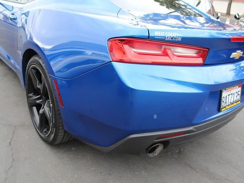 Used 2017 Chevrolet Camaro LT RWD image 15