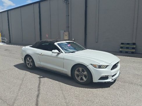 Used 2015 Ford Mustang Convertible image 11