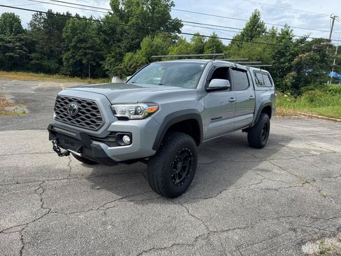 Used 2021 Toyota Tacoma TRD Off-Road w/ Technology Package AWD/4WD image 5
