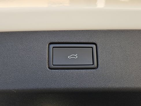 New 2026 Volkswagen Tiguan SE image 8