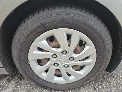 Used 2017 Hyundai Elantra SE FWD image 28