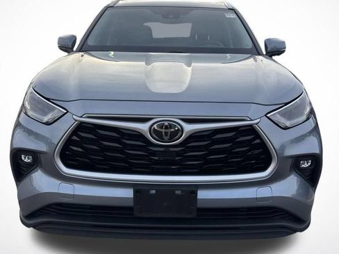 Used 2021 Toyota Highlander XLE AWD/4WD image 4