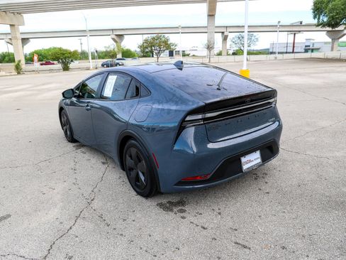 Used 2025 Toyota Prius Plug-In Hybrid FWD image 9