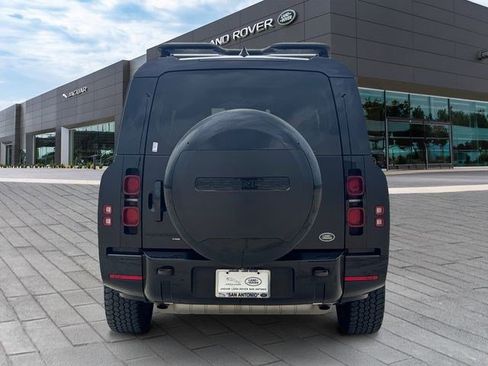 Used 2023 Land Rover Defender 130 X-Dynamic SE image 4
