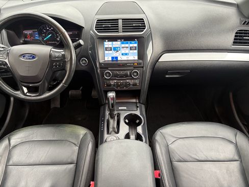 Used 2017 Ford Explorer XLT w/ Equipment Group 202A AWD/4WD image 2