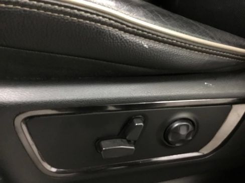 Used 2022 RAM 1500 Limited w/ Body Color Bumper Group AWD/4WD image 8