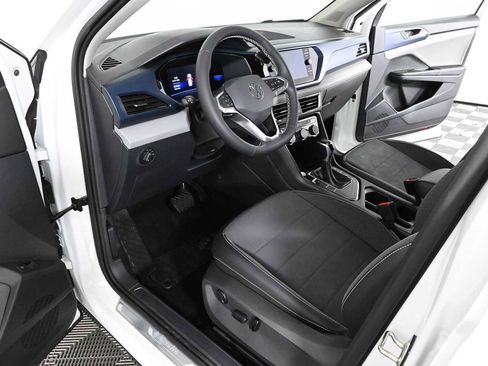 Certified 2023 Volkswagen Taos SE w/ Panoramic Sunroof Package FWD image 16