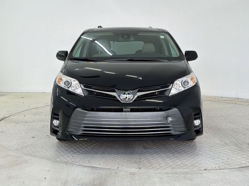 Used 2020 Toyota Sienna XLE w/ XLE Navigation Package AWD/4WD image 6