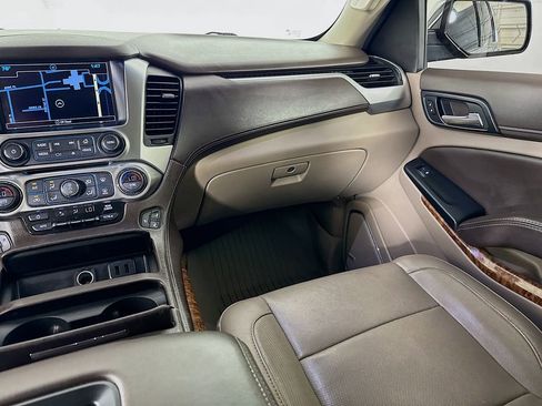 Used 2019 Chevrolet Suburban Premier image 25