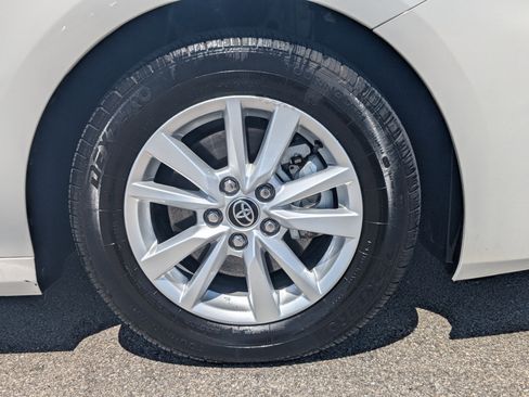Used 2025 Toyota Camry LE FWD image 12