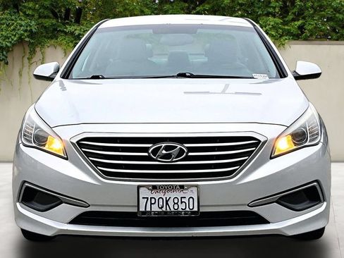 Used 2016 Hyundai Sonata SE FWD image 2