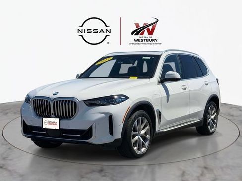 Used 2025 BMW X5 xDrive50e AWD/4WD image 2