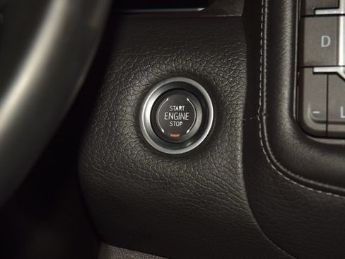 Used 2024 GMC Yukon XL Denali AWD/4WD image 36