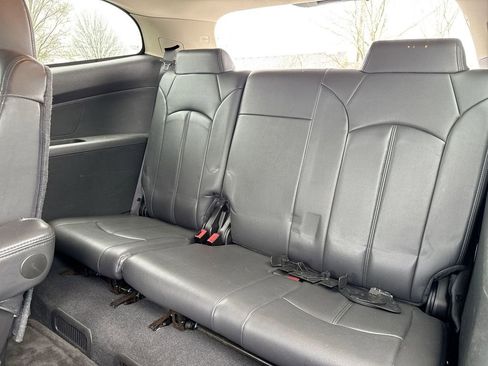 Used 2017 Chevrolet Traverse LT w/ Style and Technology Package image 23