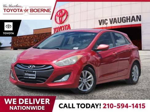 Used 2015 Hyundai Elantra GT FWD image 1
