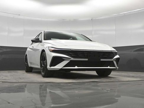New 2026 Hyundai Elantra Sport FWD image 32