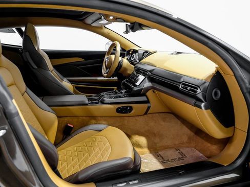 Used 2025 Aston Martin Vanquish RWD image 25