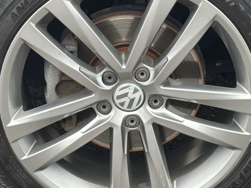 Used 2019 Volkswagen Passat 2.0T SE R-Line FWD image 3