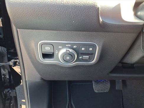 New 2025 Mercedes-Benz GLB 250 4MATIC image 17