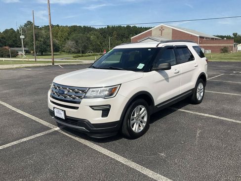 Used 2018 Ford Explorer XLT AWD/4WD image 14