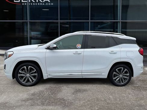 Used 2020 GMC Terrain Denali w/ Denali Premium Package FWD image 2