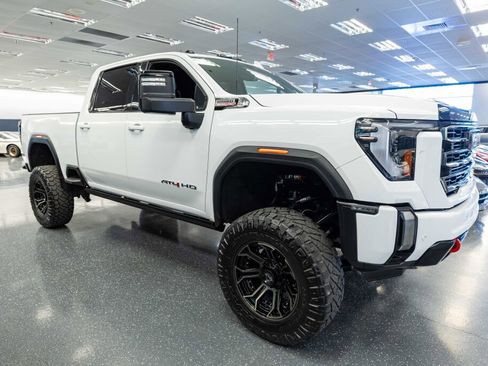 Used 2024 GMC Sierra 2500 AT4 w/ Technology Package image 4