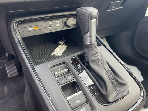 Used 2025 Honda CR-V EX image 10