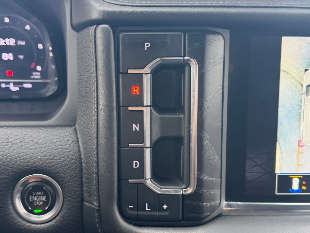 Used 2023 GMC Yukon Denali RWD image 25