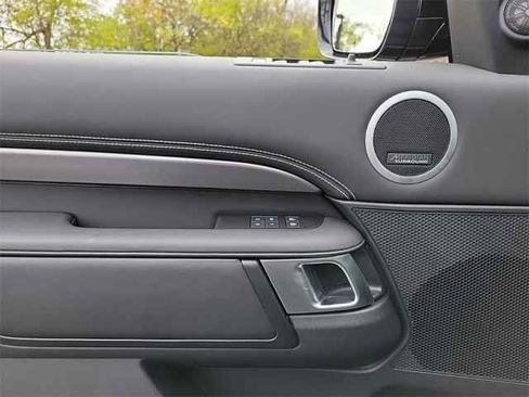 New 2025 Land Rover Discovery Metropolitan Edition AWD/4WD image 15