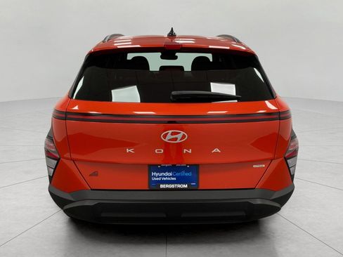 Certified 2024 Hyundai Kona SEL AWD/4WD image 4