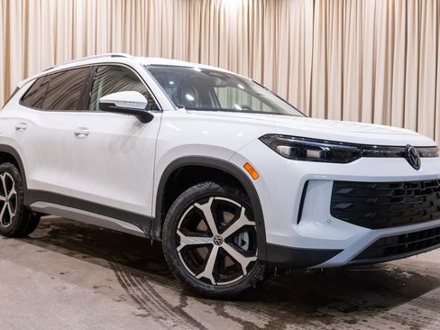 New 2026 Volkswagen Tiguan SE image 2