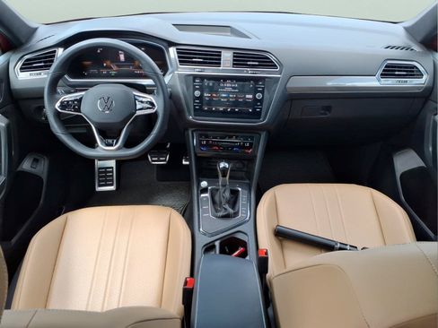Used 2024 Volkswagen Tiguan SE R-Line FWD image 8