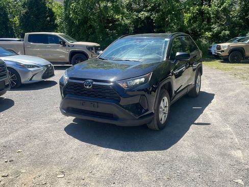 Used 2021 Toyota RAV4 LE AWD/4WD image 1
