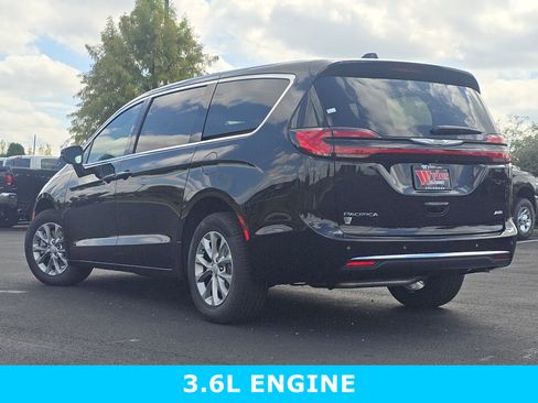 New 2026 Chrysler Pacifica Select image 11