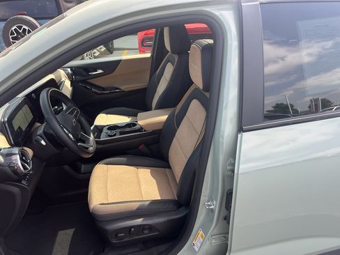 Used 2025 Chevrolet Equinox ACTIV w/ Safety and Technology Package AWD/4WD image 33