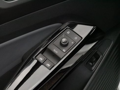 Certified 2023 Volkswagen ID.4 Pro S AWD/4WD image 19