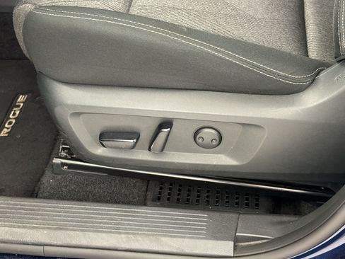 Used 2024 Nissan Rogue SV FWD image 13