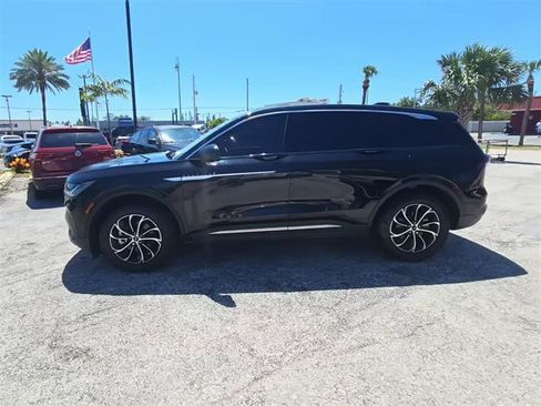 Used 2025 Lincoln Nautilus Premier AWD/4WD image 6