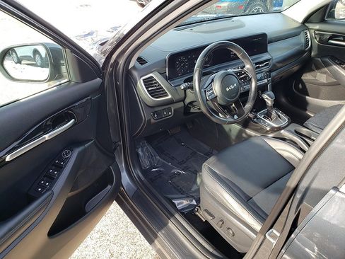 Used 2024 Kia Seltos EX image 9