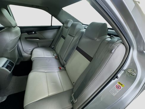 Used 2012 Toyota Camry XLE w/ Leather Pkg FWD image 27