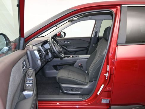 Used 2023 Nissan Rogue SV image 20