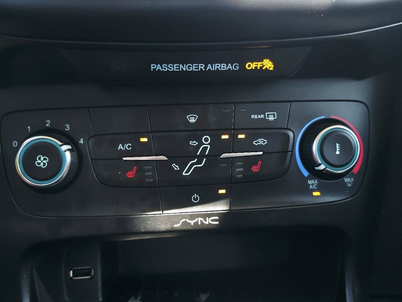 Used 2015 Ford Focus SE w/ Equipment Group 201A FWD image 31