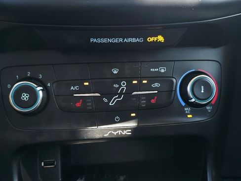 Used 2015 Ford Focus SE w/ Equipment Group 201A FWD image 31