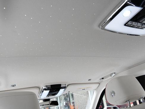 Used 2023 Rolls-Royce Cullinan w/ Cullinan Package image 20