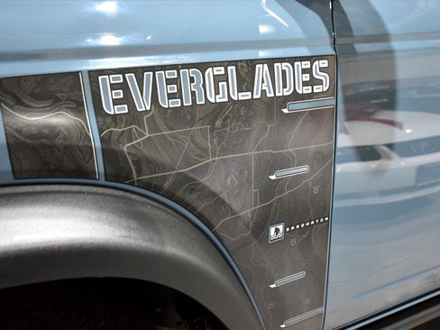 Used 2023 Ford Bronco Everglades image 13